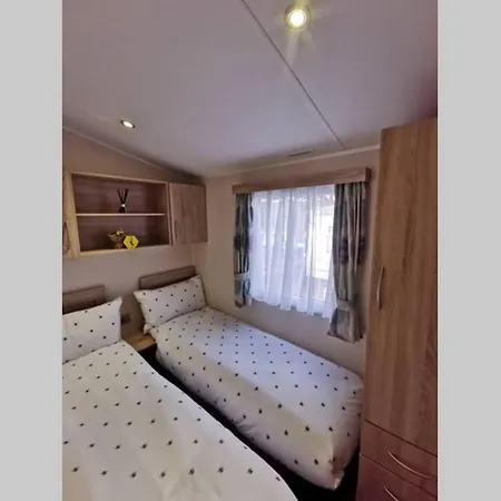 Apartment 8 Sleep Chalet At Newquay Away Nb160