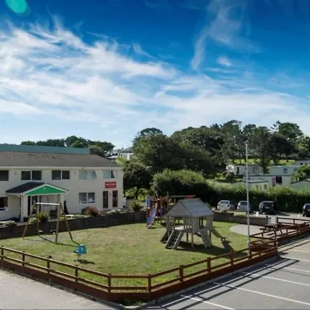 8 Sleep Chalet At Newquay Away Nb160